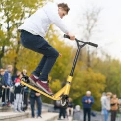 HOMCOM Stuntscooter Mit Dem 360° Drehbaren Lenker 10 HOMCOM Stuntscooter Mit Dem 360° Drehbaren Lenker -Homcom 26725462 03