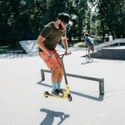 HOMCOM Stuntscooter Mit Dem 360° Drehbaren Lenker 11 HOMCOM Stuntscooter Mit Dem 360° Drehbaren Lenker -Homcom 26725462 04