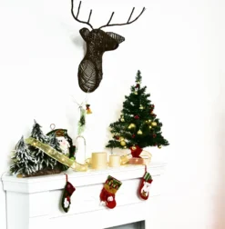 HOMCOM Weihnachtsbaum Christbaum Mit Stechpalmenbeeren, Kugeln Und LED-Lichtern Grün PVC ∅20 X 60 Cm -Homcom 524cefc16060c5f4d84373fe744974b6