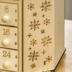 HOMCOM Adventskalender Zum Befüllen 24 Schubladen Fächer Weihnachtskalender Mit LED-Lichtern Adventskalenderbox Weihnachtsdekoration DIY MDF-Platte Naturholz 45 X 13 X 43 Cm -Homcom a904ac12229f104a1311b34d953e28e4