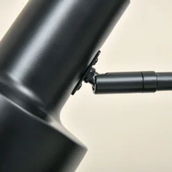 HOMCOM Modern Moderne Stehlampe Mit Ablagefläche Standleuchte Mit Verstellbarem Lampenschirm Für Wohnung Büro Stahl Schwarz 32,5 X 28 X 152 Cm -Homcom b0f219bc75704523ee174ba4f5bca4cd